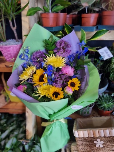  mix of flowers made by local florist in Hayes, Bromley for same day delivery in Bromley, Beckenham, Shirley, West Wickham, Cony Hall, Keston, Orpington, Penge, Sydenham, Crystal Place, Norwood