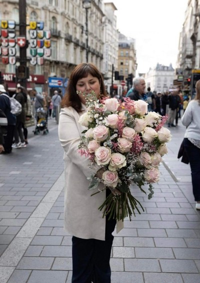 Best pink roses hand tie made by florist in Hayes, Bromley