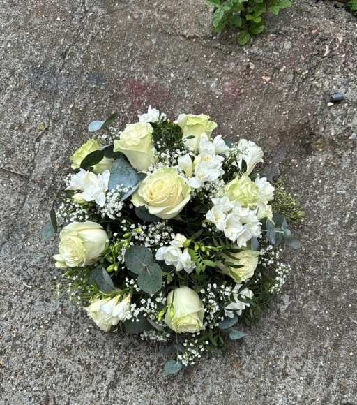 Classic roses and freesias funeral posy made by florist in Hayes, for free delivery in Bromley, Beckenham, Croydon, Orpington, Chislehurst, Biggin Hill, Elmers End, South Norwood, Selsdon, South Croydon, Thorton Heath, 