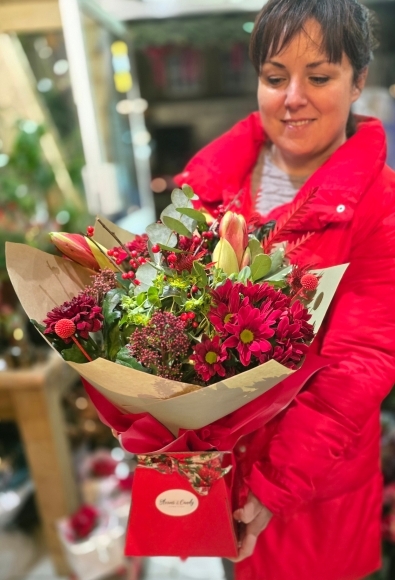 Best Christmas flowers by Blooms and Candy florist in Hayes, Bromley, Kent with guaranteed Christmas delivery in BR1 BR2 BR3 BR4 BR5 BR6 BR7 BR8 TN16 CR09 CR2 Park Langley, Elmers End, Kelsey Park, Spring Park, Norman Park, Elmstead, Plaistow Bromley,