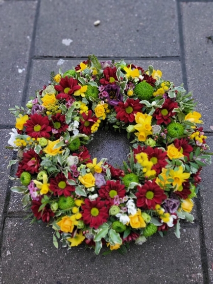 Designer luxury funeral wreath made by florist in Bromley, Kent for free delivery in Bromley, Croydon and Beckenham, Orpington, Petts wood, Chislehurst, Farnborough