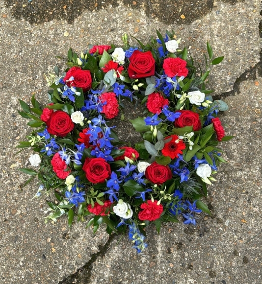 Red and blue flowers wreath lerf