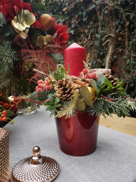 Candle table centerpiece with red candle, perferct Christmas gift for the family, made by florist in Bromley for delivery in BR1 BR2 BR3 BR4 BR5 BR6 BR7 BR8