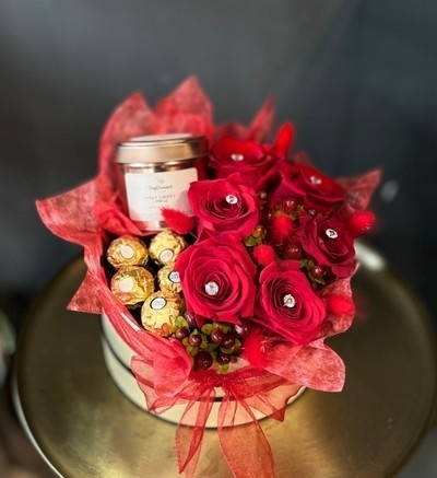 best Valentines gift to include flowers, luxury handmade candle and sweets made by florist inn Bromley, Beckenham, Croydon