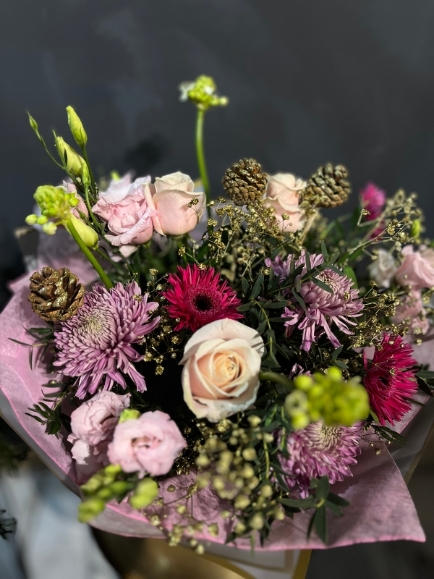 This is a stunning soft pinks and golds Christmas bouquet to include pink roses, blooms, daisies, Lisanthius, star of bethelyem, gold spray gypsophilium, cones and winter foliage.  bouquet is 70cm tall Made by local independent florist in Bromley, Kent delivering in Bromley, Beckenham, Croydon in Surrey, Elmers End, Keston in Bromley, Shirley in Croydon, Addiscombe in Croydon, Gravel Hill in Croydon, Selsdon in Croydon, Selhurst in Croydon, South Norwood se25 Penge, Biggin Hill, South London UK